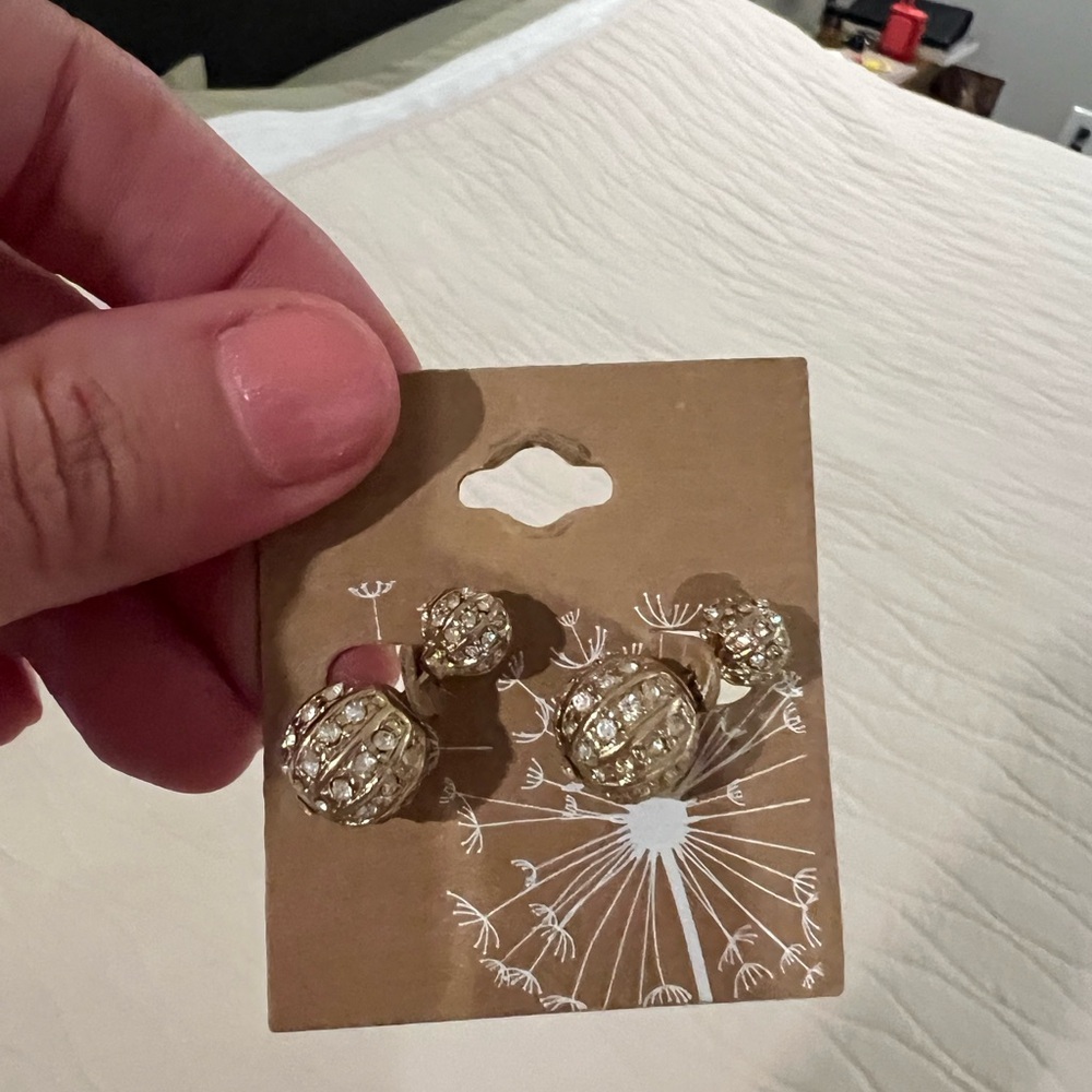 Elegant Gold and Crystal Earrings (007A)